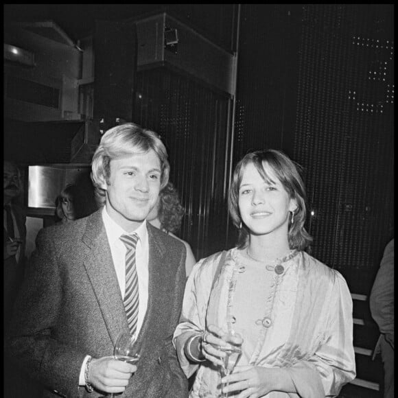 Archives - François Valéry et Sophie Marceau en soirée à L'Apocalypse, en 1981.