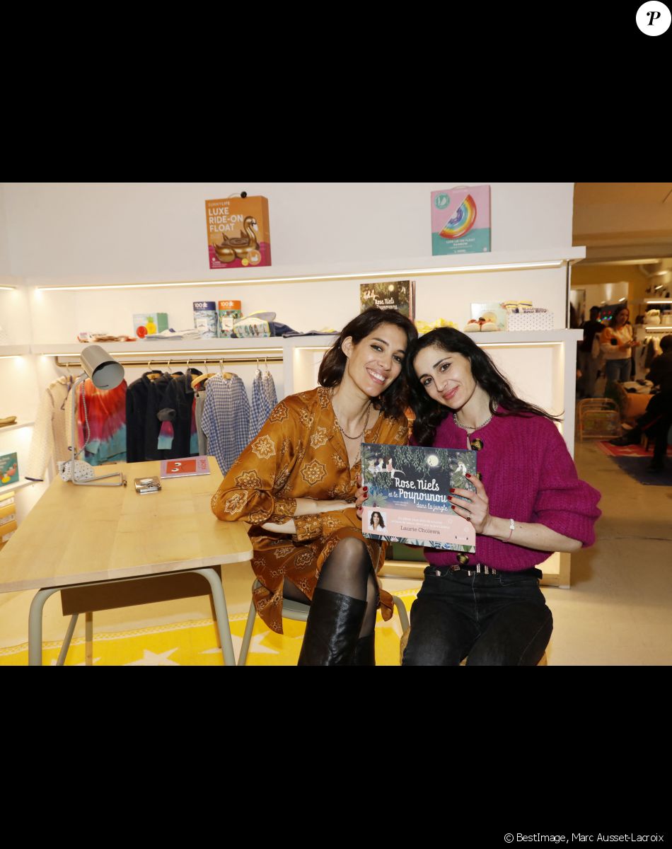 Exclusif - Laurie Cholewa, Mlle Mouns - Séance de dédicace du premier album jeunesse de Laurie Cholewa, "Rose, Niels, et le Poupounou dans la jungle" à la boutique Bonton Grenelle, Paris. Le 9 mars 2022. © Marc Ausset-Lacroix/Bestimage