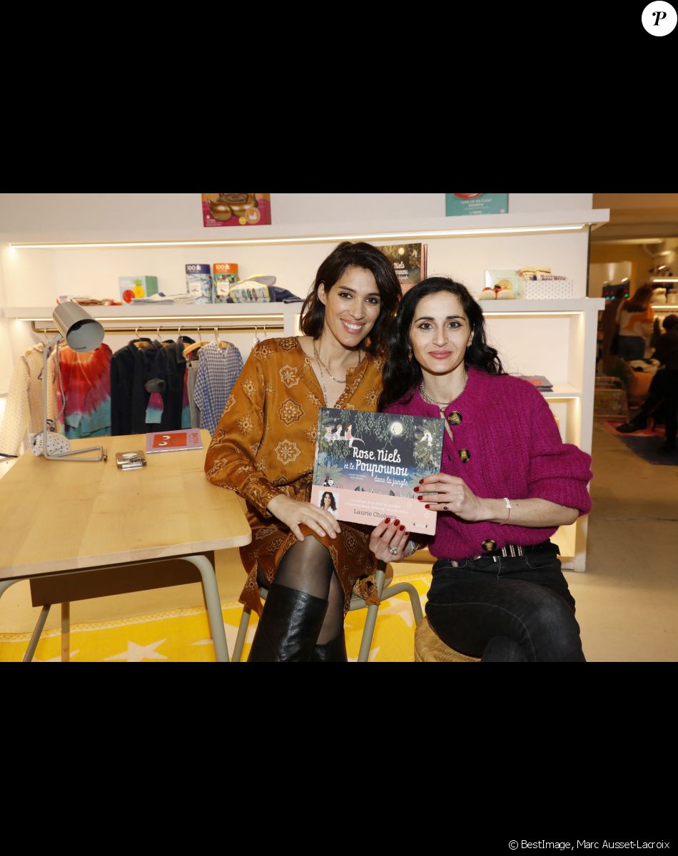 Exclusif - Laurie Cholewa, Mlle Mouns - Séance de dédicace du premier album jeunesse de Laurie Cholewa, "Rose, Niels, et le Poupounou dans la jungle" à la boutique Bonton Grenelle, Paris. Le 9 mars 2022. © Marc Ausset-Lacroix/Bestimage