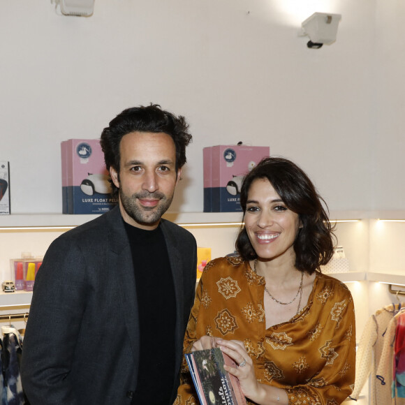 Exclusif - Laurie Cholewa et son mari Greg Levy - Séance de dédicace du premier album jeunesse de Laurie Cholewa, "Rose, Niels, et le Poupounou dans la jungle" à la boutique Bonton Grenelle, Paris. Le 9 mars 2022. © Marc Ausset-Lacroix/Bestimage