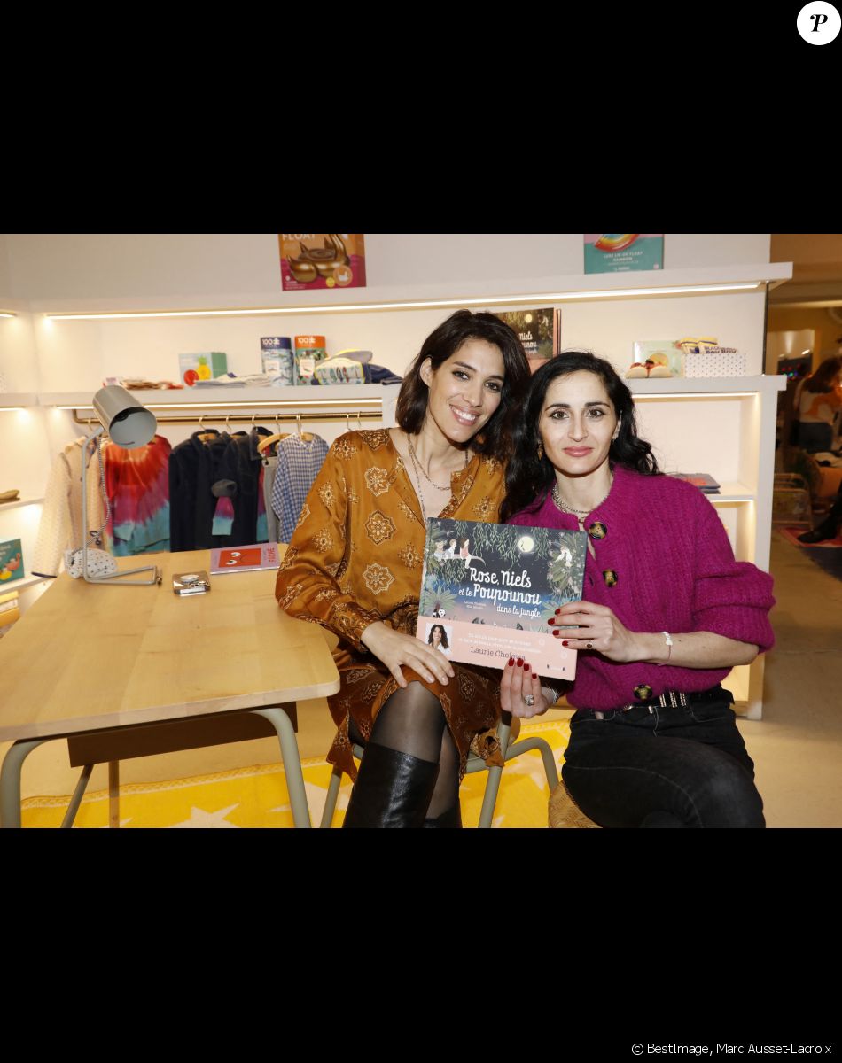Exclusif - Laurie Cholewa, Mlle Mouns - Séance de dédicace du premier album jeunesse de Laurie Cholewa, "Rose, Niels, et le Poupounou dans la jungle" à la boutique Bonton Grenelle, Paris. Le 9 mars 2022. © Marc Ausset-Lacroix/Bestimage
