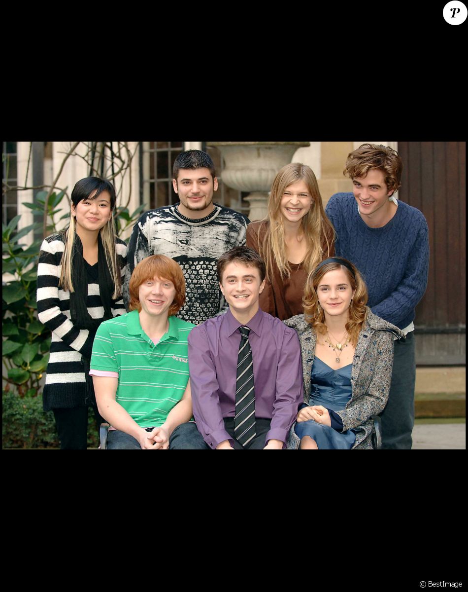 Stanislav Lanevski, Clemence Poesy, Rupert Grint, Emma Watson, Daniel Radcliffe, Katie Leung et Robert Pattinson lors de la sortie du film "Harry Potter et la Coupe de feu", à Londres en 2005.