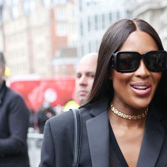 Naomi Campbell arrive au "Burberry Fashion Showcase" à Londres, le 11 mars 2022.