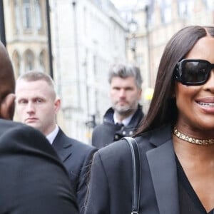 Naomi Campbell arrive au "Burberry Fashion Showcase" à Londres, le 11 mars 2022.