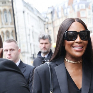 Naomi Campbell arrive au "Burberry Fashion Showcase" à Londres, le 11 mars 2022.