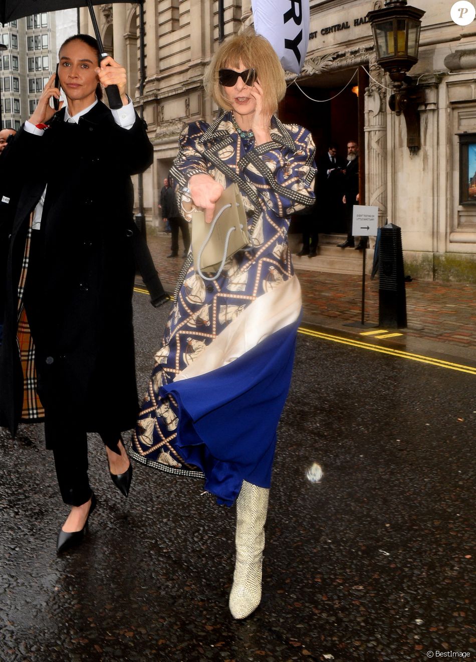 Anna Wintour - Les personnalités arrivent au Burberry Fashion Showcase à  Londres, le 11 mars 2022. - Purepeople