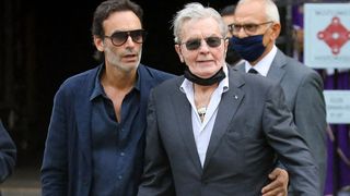Alain Delon prépare sa mort : cette promesse douloureuse que lui a faite son fils Anthony