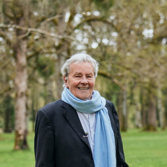 Exclusif - Tournage avec Alain Delon à Douchy-Montcorbo, France, le 10 avril 2021. © Cyril Moreau/Bestimage