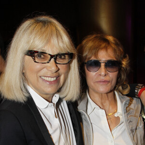 Mirelle Darc et Nathalie Delon en soirée à Paris en 2012. 
