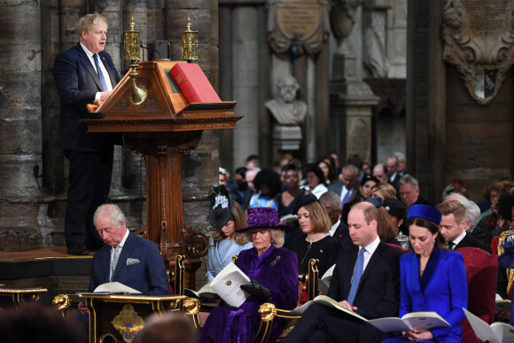 Le Premier Ministre britannique Boris Johnson, le prince Charles, Camilla, duchesse de Cornouailles, le prince William, duc de Cambridge et Catherine (Kate) Middleton, duchesse de Cambridge, fêtent le Jour du Commonwealth lors d'une messe annuelle à l'abbaye de Westminster. Londres, le 14 mars 2022.