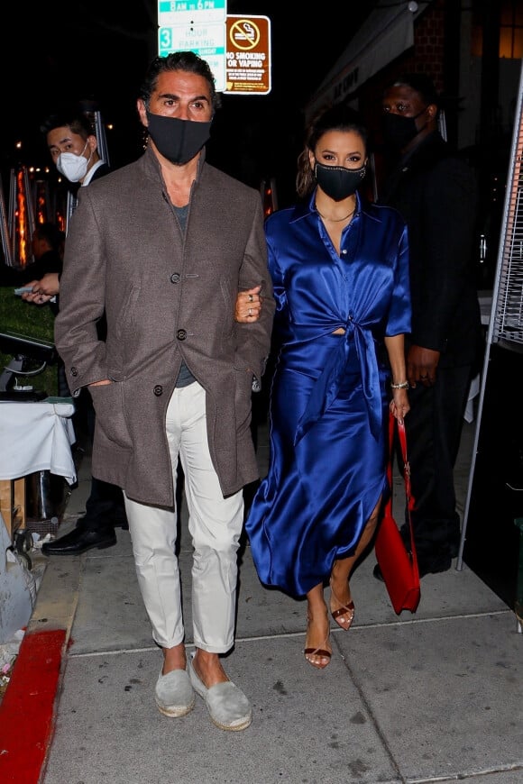 Exclusif - Eva Longoria et son mari Jose Baston quittent le restaurant "Mr Chow" à Beverly Hills, le 30 mars 2021.