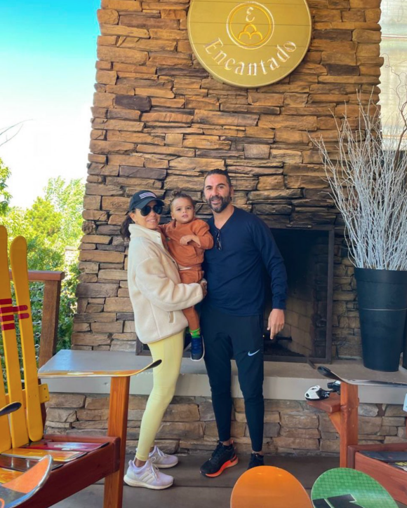 Eva Longoria, son mari Jose Antonio Baston et leur fils Santiago. Mai 2021.