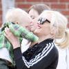 Gwen Stefani en famille dans un parc de Beverly Hills, le 15 janvier 2010 !