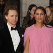 Tom Hiddleston fiancé à sa chérie Zawe Ashton ? Elle tente de cacher sa bague... en vain !