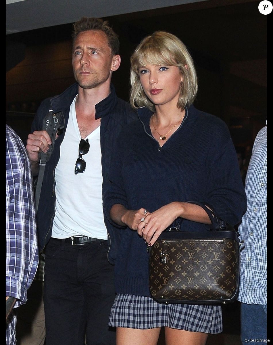 Taylor Swift et Tom Hiddleston arrivent à l'aéroport de LAX à Los Angeles, le 6 juillet 2016.