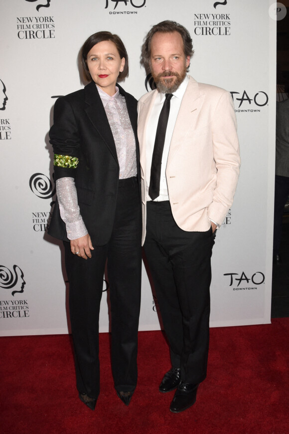 Maggie Gyllenhaal et Peter Sarsgaard assistent aux "New York Film Critics Circle Awards" au restaurant TAO Downtown. New York, le 16 mars 2022.