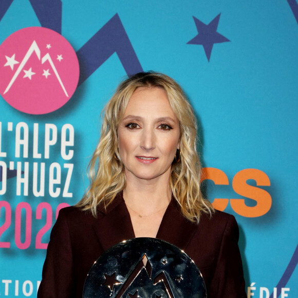 Audrey Lamy, Prix d'interprétation féminine au photocall du palmarès de la 25ème édition du Festival international du film de comédie de l'Alpe d'Huez, France, le 22 janvier 2022. © Dominique Jacovides/Bestimage 