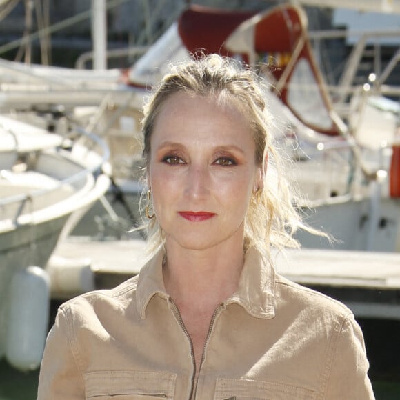 No Web - Audrey Lamy de La Vengeance au triple galop - Photocall lors du Festival de la Fiction de La Rochelle. Le 17 septembre 2021 © Christophe Aubert via Bestimage