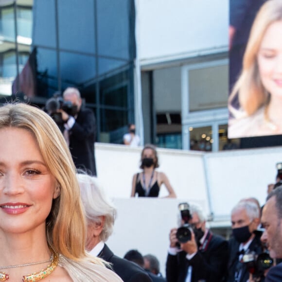 Virginie Efira - Montée des marches du film " Benedetta " lors du 74ème Festival International du Film de Cannes. Le 9 juillet 2021 © Borde-Jacovides-Moreau / Bestimage 