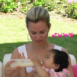 Jade Hallyday a partagé des photos personnelles sur Instagram pour les 47 ans de sa maman, Laeticia.