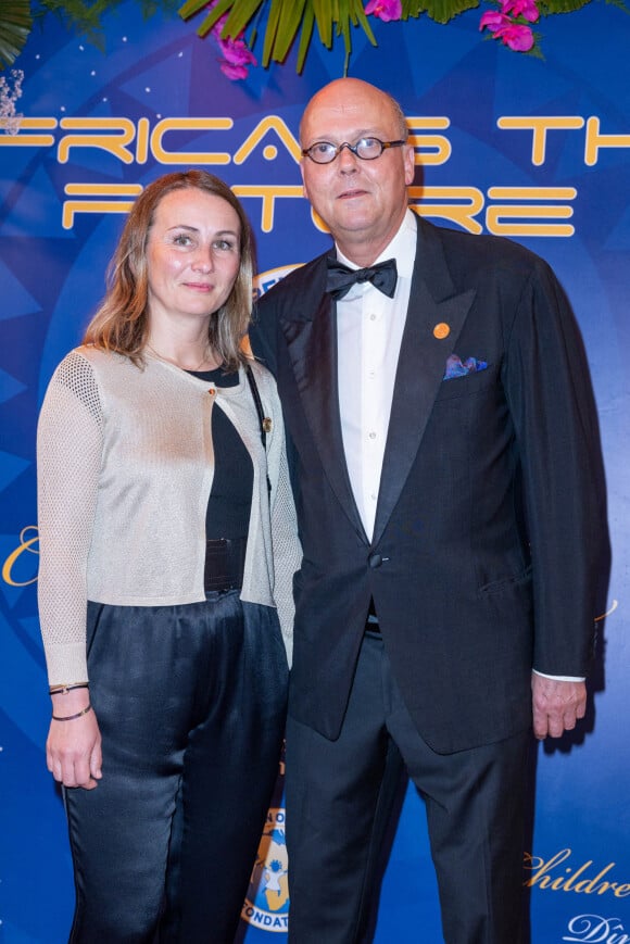 Exclusif - Serge de Yougoslavie et Ilona sa nouvelle compagne - Dîner gala de l'association "Children of Africa" à Abidjan, le 11 mars 2022. © Olivier Borde / Bestimage