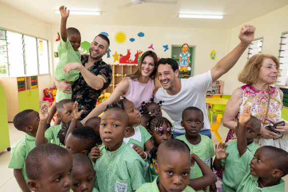Exclusif - Iris Mittenaere et son compagnon Diego El Glaoui - Visite du groupe scolaire d'excellence Children of Africa d'Abobo à Abidjan. Le 11 mars 2022. © Olivier Borde / Bestimage