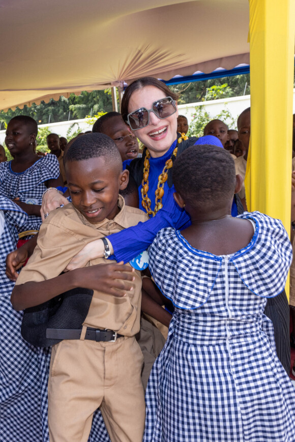 Exclusif - Amira Casar - Visite du groupe scolaire d'excellence Children of Africa d'Abobo à Abidjan. Le 11 mars 2022. © Olivier Borde / Bestimage