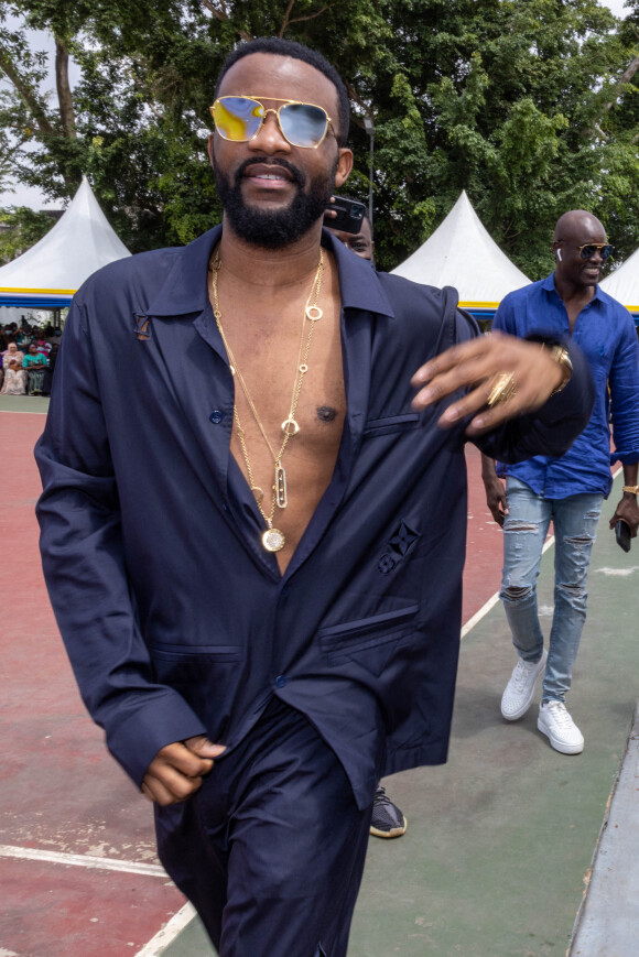 Exclusif - Fally Ipupa - Visite du groupe scolaire d'excellence Children of Africa d'Abobo à Abidjan. Le 11 mars 2022. © Olivier Borde / Bestimage