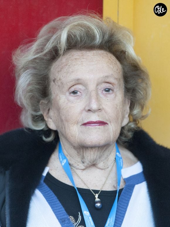Elle a partagé la vie de Jacques Chirac de 1956 jusqu'à la mort de celui-ci en 2019.

Bernadette Chirac à un match de football caritatif organisé par le Variétés Club de France au profit de l'association "+ de Vie" à Mantes-la-Jolie.