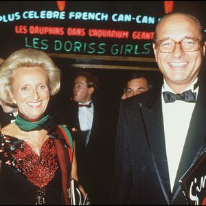 Leur mariage a pourtant failli ne pas se faire, car le jeune étudiant s'était épris d'une Américaine.

Archives - Jacques Chirac avec sa femme Bernadette Chirac et sa fille Claude Chirac à une soirée à Paris.