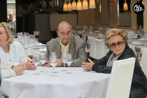 Jacques Chirac et sa femme Bernadette, Maryvonne Pinault et un ami au restaurant Le Girelier à Saint Tropez le 4 octobre 2013.