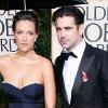 Le bad boy Colin Farrell semble tout assgie avec sa chérie Alijca Bachleda à la remise des Golden Globes à Los Angeles, le 17 janvier 2010 !