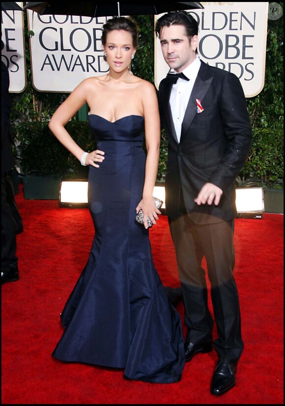 Le bad boy Colin Farrell semble tout assgie avec sa chérie Alijca Bachleda à la remise des Golden Globes à Los Angeles, le 17 janvier 2010 !