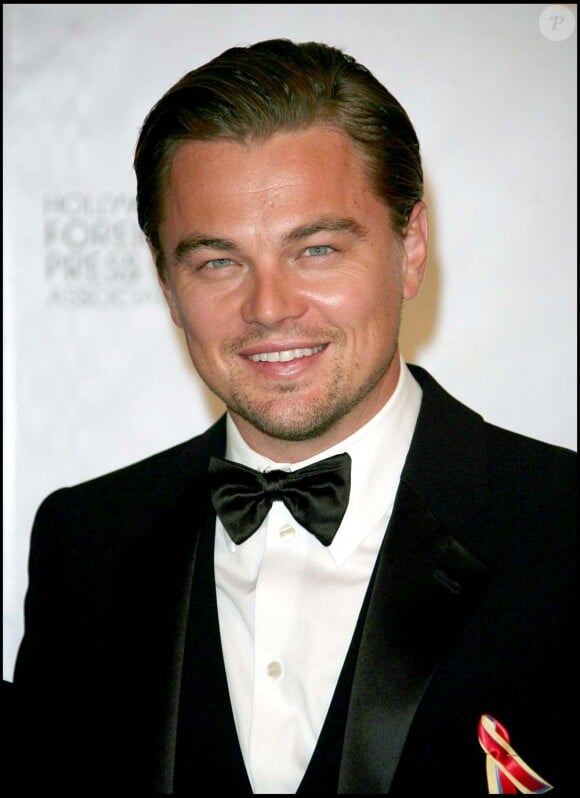 Leonardo DiCaprio en Armani, est venu remettre un prix spécial à Martin Scorsese aux Golden Globes à Los Angeles, le 17 janvier 2010 !