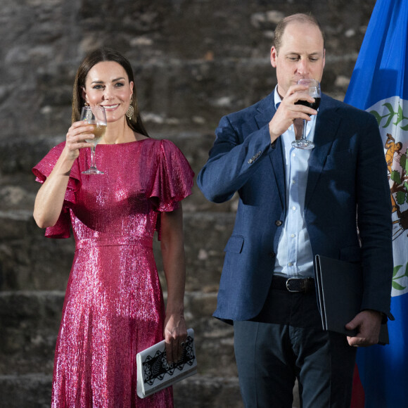 Le prince William et sa femme Kate Middleton lors d'une réception spéciale dans les ruines mayas de Cahal Pech à San Ignacio, au Belize, organisée par Froyla Tzalam, le 21 mars 2022. 
