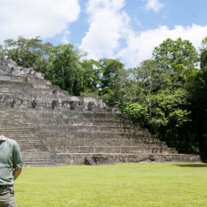 Le prince William et sa femme Kate Middleton visitent Caracol, un ancien site archéologique maya au plus profond de la jungle dans la forêt de Chiquibul au Belize, le 21 mars 2022. 