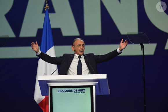 Eric Zemmour, candidat du parti "Reconquête!" à l'élection présidentielle 2022 en meeting de campagne à Metz, France, le 18 mars 2022.