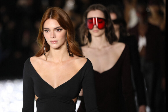 Kendall Jenner a défilé pour Courrèges, lors du show consacré à la collection automne-hiver 2022/2023 de la marque, au Garage Amelot. Paris, le 2 mars 2022.