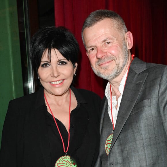 Liane Foly et Eric Naulleau - L'académie Alphonse Allais intronise E. Naulleau, MP Belle et J. Santamaria au cabaret "La Cremaillère" à Paris © Coadic Guirec/Bestimage