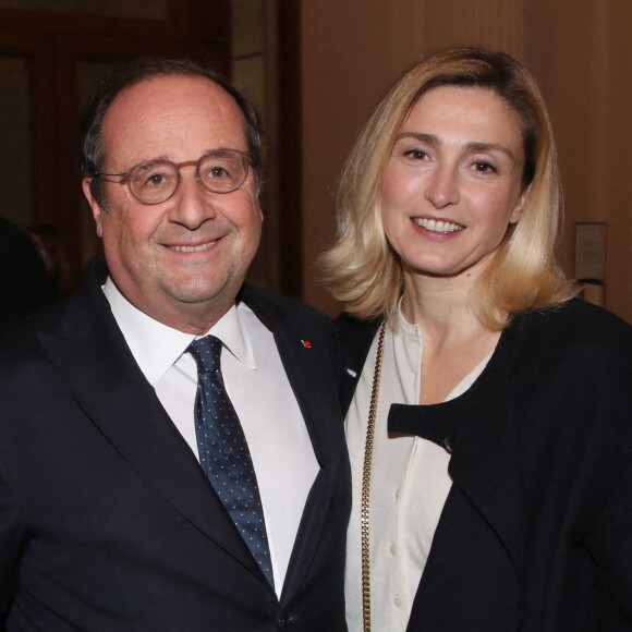 Semi-exclusif - François Hollande et sa compagne Julie Gayet - Vernissage de l'exposition de la Collection François Pinault du Sculpteur Charles Ray à la Bourse du Commerce à Paris, France. Bertrand Rindoff/Bestimage 