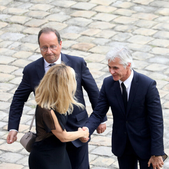 Faançois Hollande, sa compagne Julie Gayet et Cyril Viguier lors de la cérémonie d'hommage national à Jean-Paul Belmondo à l'Hôtel des Invalides à Paris, France, le 9 septembre 2021. © Dominique Jacovides/Bestimage 