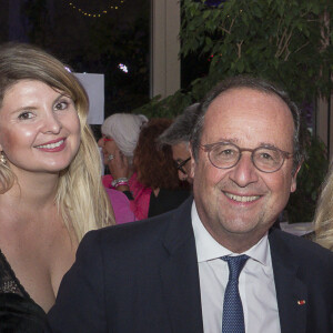 Exclusif - Sophie Moreau (Présidente Courir pour elles), Camille Regnier (Directrice Chapeau Cornu), François Hollande (ancien Président) et sa compagne Julie Gayet (actrice) à la soirée de gala au profit de la lutte contre le cancer du sein organisée par l'association Courir pour elles au château de Chapeau Cornu, le 08 octobre 2021, à Vignieu dans l'Isère, France. © Sandrine Thesillat / Panoramic / Bestimage