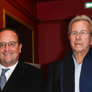 Exclusif - Valérie Bochenek, François Hollande, Jean-Louis Debré et Julie Gayet - Représentation de la pièce de théâtre "Ces femmes qui ont réveillé la France" au Théâtre de la Gaité à Paris. Le 22 décembre 2021 © Coadic Guirec / Bestimage 