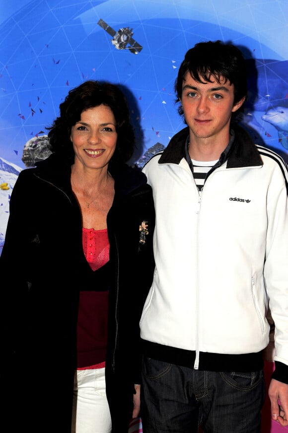 Élizabeth Bourgine et son fils Jules lors des 25 ans de la Géode à Paris le 06 mai 2010 © Jlppa / Bestimage