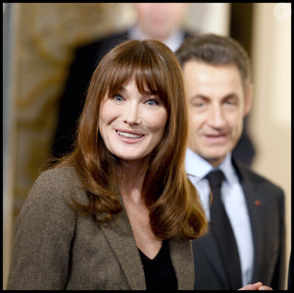 Nicolas Sarkozy et Carla Bruni à la réunion de diverses organisations engagées dans la lutte contre le Sida à l'hôtel Marigny à Paris