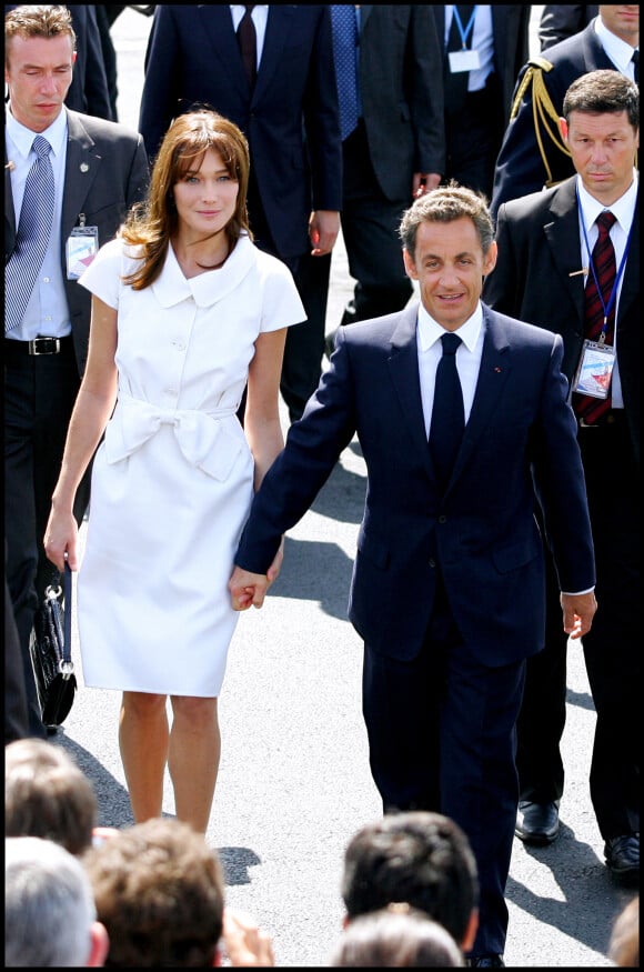Nicolas Sarkozy et Carla Bruni au défilé militaire du 14 juillet sur les Champs-Elysées