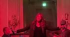 Carla Bruni chante Quelqu'un m'a dit au dîner Etam Femmes Culottées organisé à Paris