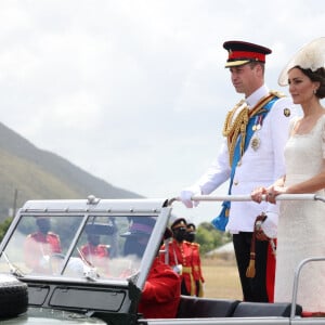 Le prince William, duc de Cambridge, et Catherine (Kate) Middleton, duchesse de Cambridge, assistent à la parade des officiers de l'Académie militaire des Caraïbes, à Kingston, le 24 mars 2022.