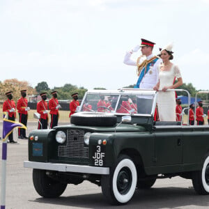 Le prince William, duc de Cambridge, et Catherine (Kate) Middleton, duchesse de Cambridge, assistent à la parade des officiers de l'Académie militaire des Caraïbes, à Kingston, le 24 mars 2022.