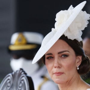 Catherine (Kate) Middleton, duchesse de Cambridge, assiste à la parade des officiers de l'Académie militaire des Caraïbes, à Kingston, le 24 mars 2022.